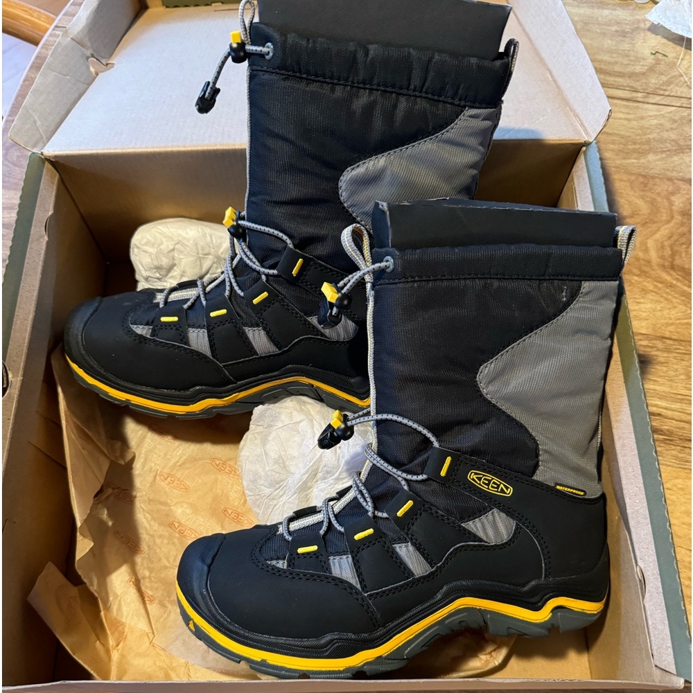 New Keen Boots - youth size 4